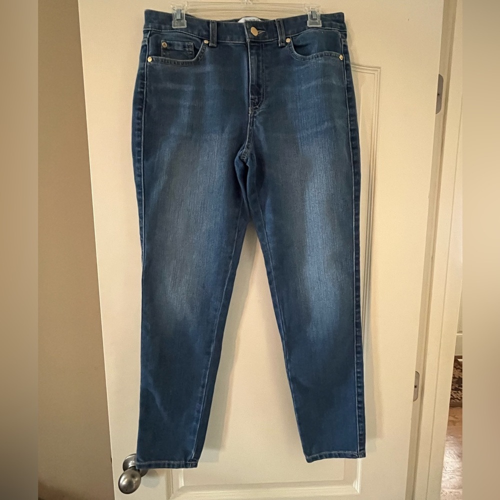 Ellen Tracy Distressed High-Rise Medium Wash Jeans for Women Size 8